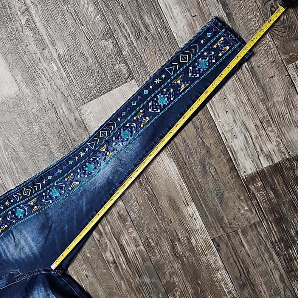 Stylish Blue Embroidered Women's Skinny Jeans - Picture 15 of 16